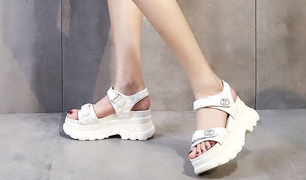 Sandals for women, sports beach, thick soled sandals for men, high height sandals for women, slim dress for women, sponge cake, beige